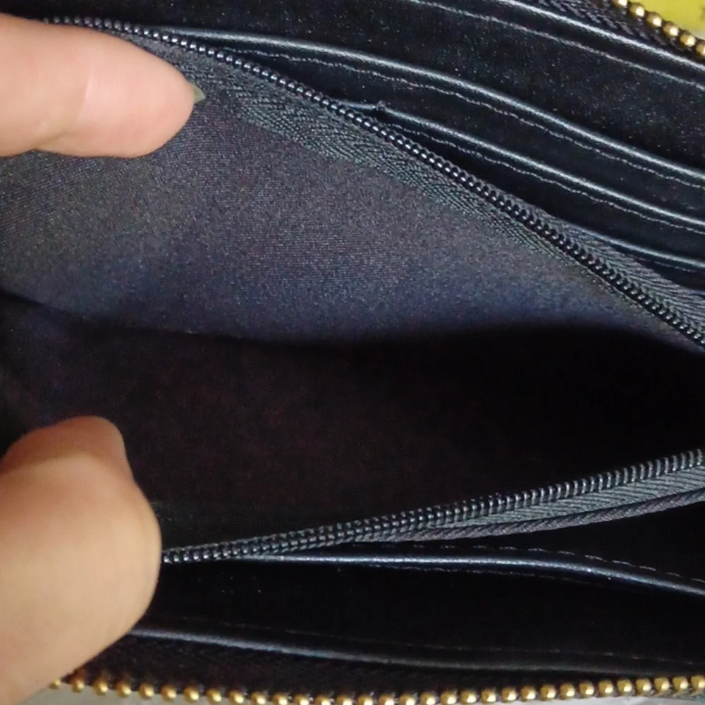 Universal Thread Wallet - Picture 12 of 13
